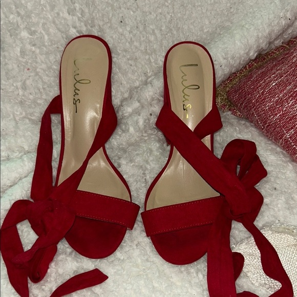 Lulu's Red Heeled Sandals with Knotted Design - Picture 2 of 5